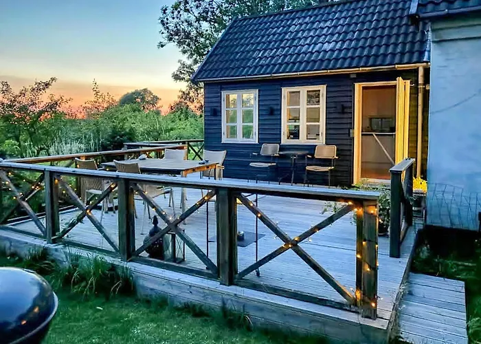 By Apple Orchard On Jungshoved Præstø